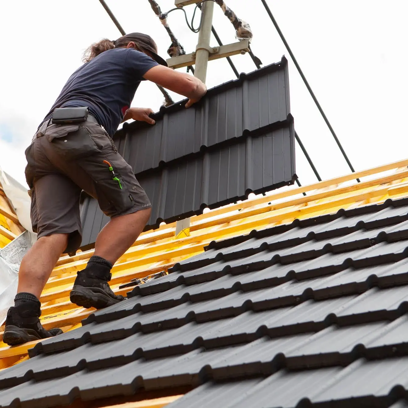 Montage der modularen Metalldächer