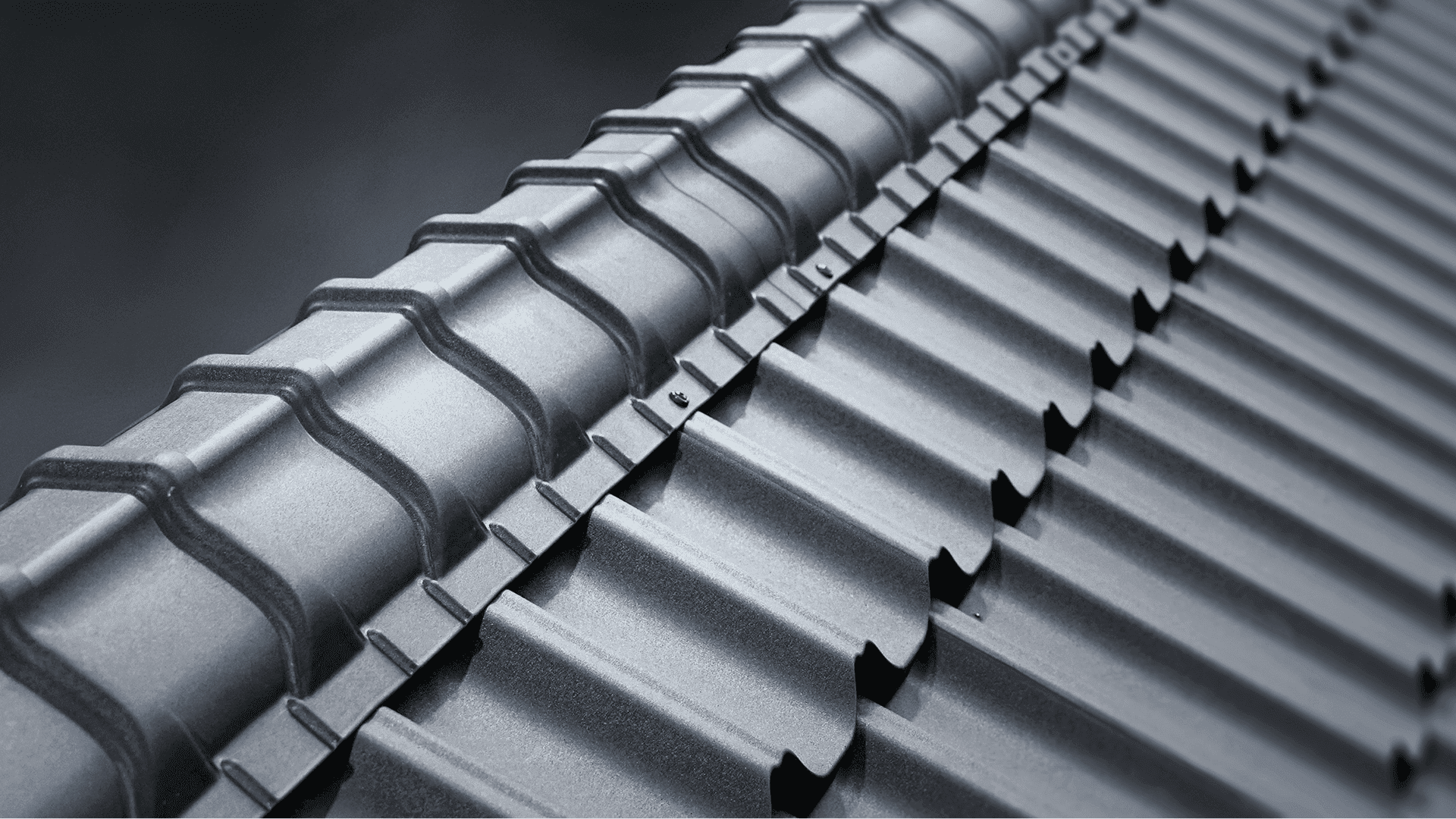 Firstziegel gerade auf Dach montiert